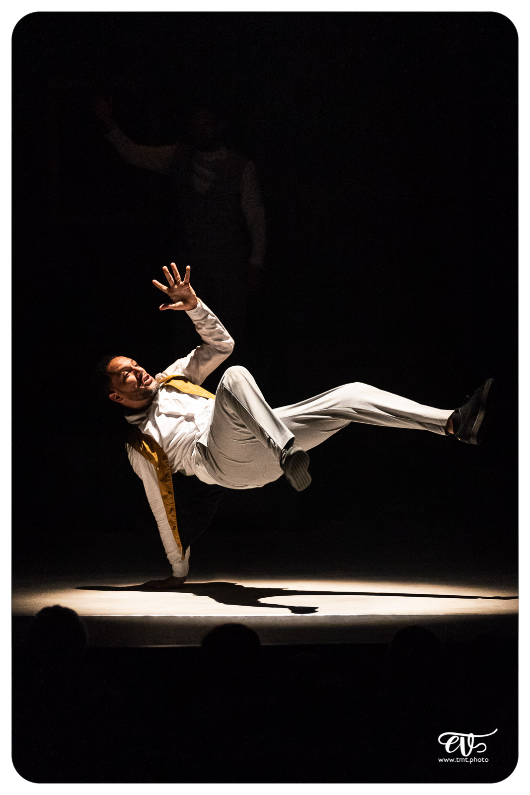 SUR LE FIL (CIE PYRAMID)